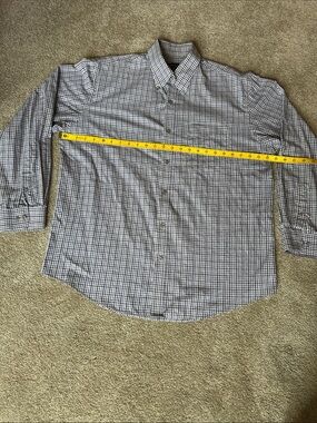 Van Heusen Men’s Check Dress Shirt in excellent condition. Size L